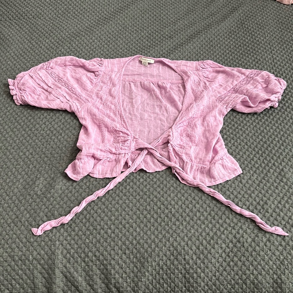 American Eagle Light Purple cropped front tie shirt.